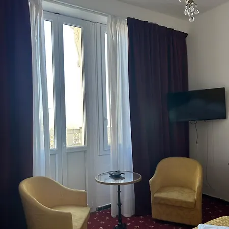 Hotel Le Grand 4*